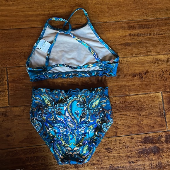 Two piece dance outfit by Countours designed. (Lea Marie) Size CL. Like new - Picture 4 of 12